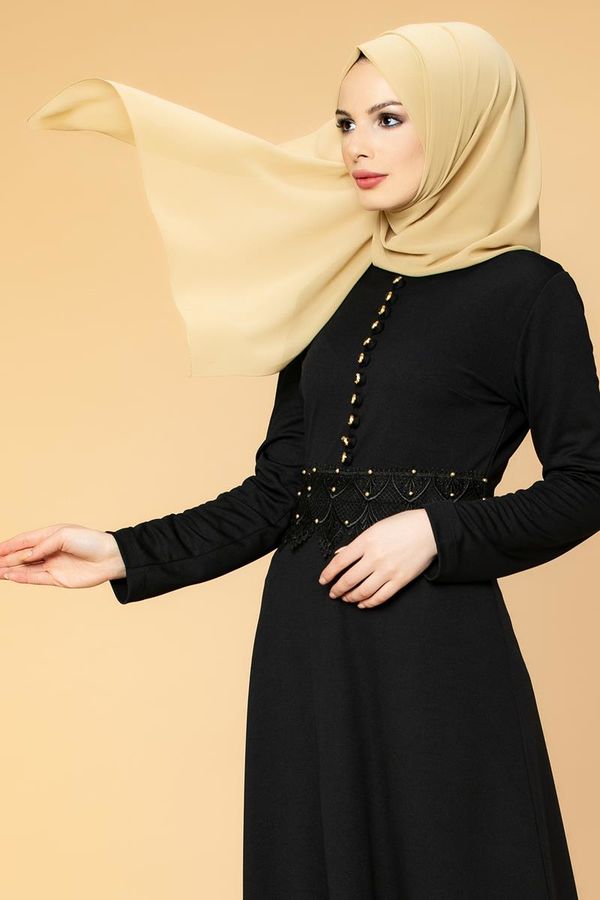 Bel Güpür ve İnci Detaylı Tesettür Elbise-0661 Siyah