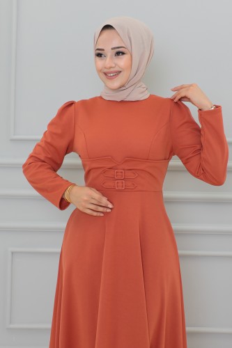 Modaebva - Belden Oturtmalı Toka Detaylı Tesettür Elbise-3139 Kiremit (1)