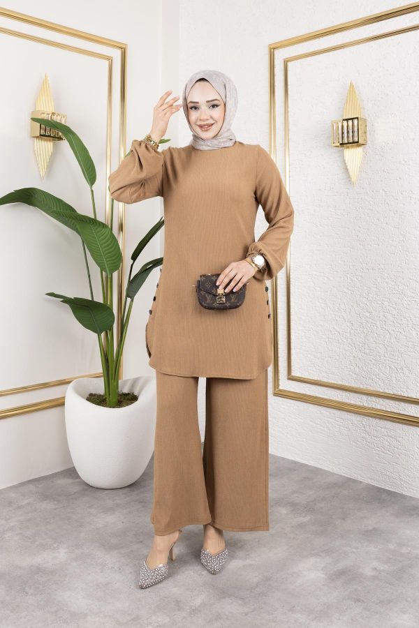 Düğme Detaylı Bürümcük Kumaş Tesettür Takım-3153 Latte