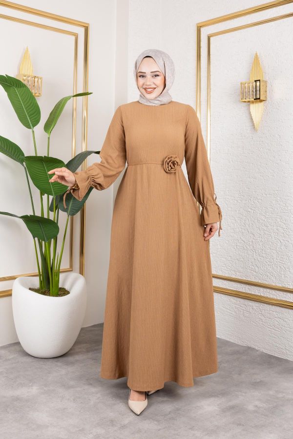 Kol Büzgülü Gül Detaylı Elbise-5030 Latte