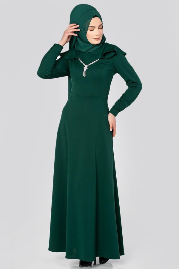 Omuz Fırfırlı Kolyeli Tesettür Elbise-2060 Zümrüt
