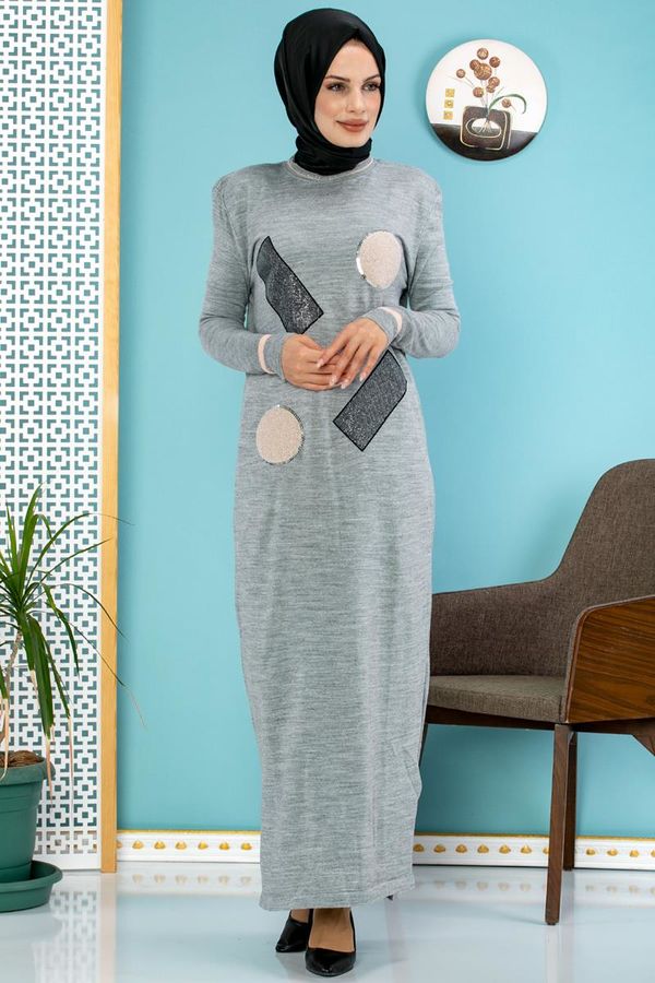 Pul Detay Küçük Yırtmaçlı Triko Elbise-3300 Gri