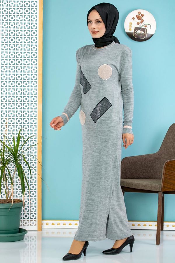 Pul Detay Küçük Yırtmaçlı Triko Elbise-3300 Gri